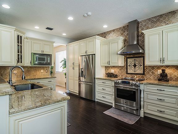 4th image of 1338 Camellia Ln