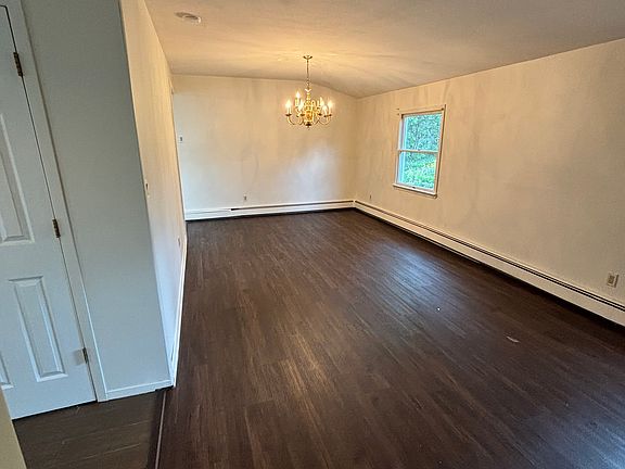 5th image of 44 College Hills Dr