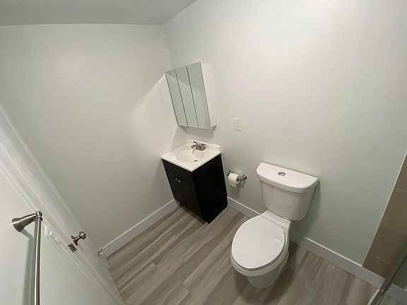 4th image of 954 W 69th Pl #1