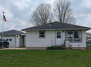 211 5th Ave SE, Dyersville, IA 52040