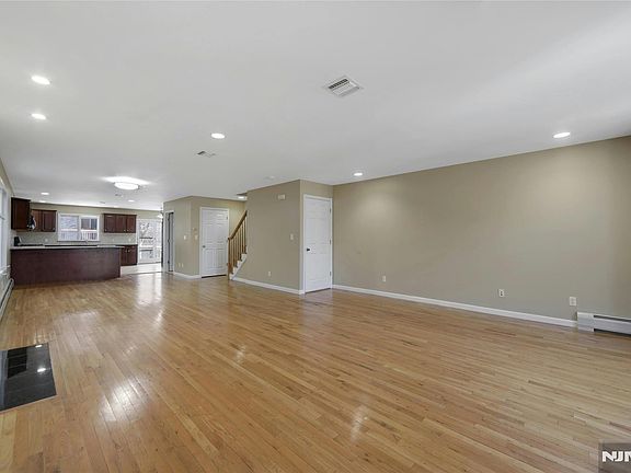2nd image of 530B 1st St #B