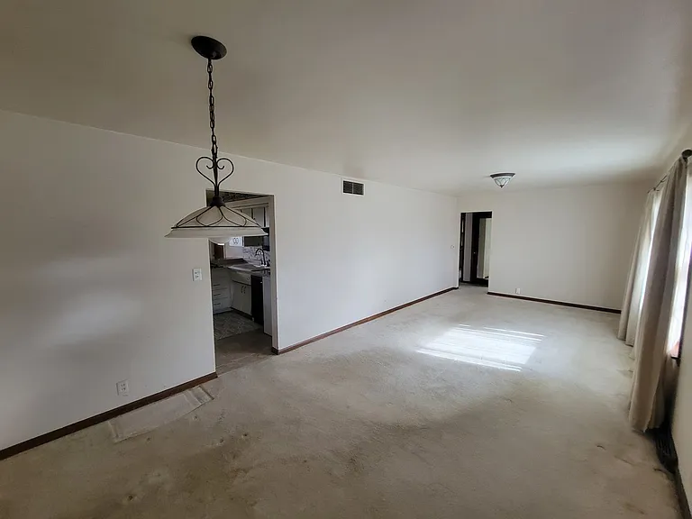 425 Beverly Hills St — Photo 4