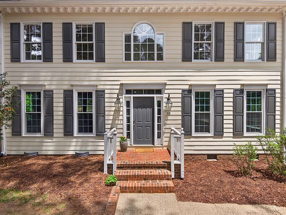 3rd image of 10 Altmont Ct