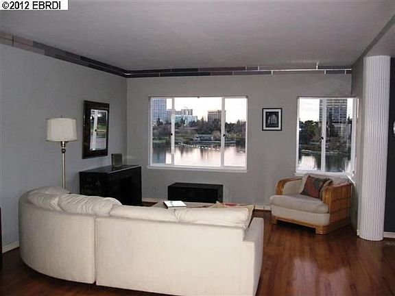4th image of 353 Wayne Ave