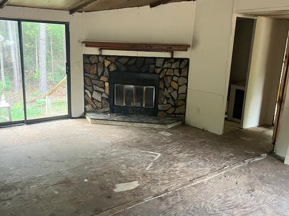 101 Rainey Lake Rd, Buchanan, GA 30113