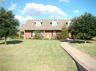 240 Spring Grove Dr, Waxahachie, TX 75165