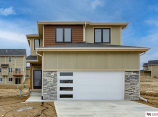 11225 Portage Dr, Papillion, NE 68046