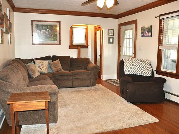 5th image of 2554 Woodmere Ave