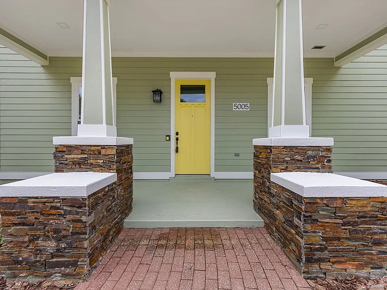 5005 NW 11th Pl — Photo 3