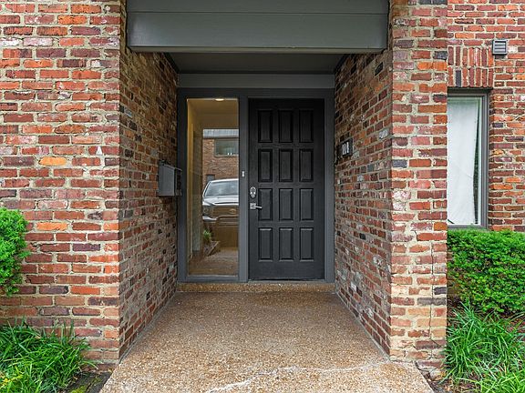 2nd image of 104 Hampton Pl