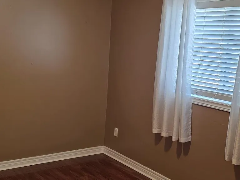 11 Rose Ave — Photo 9