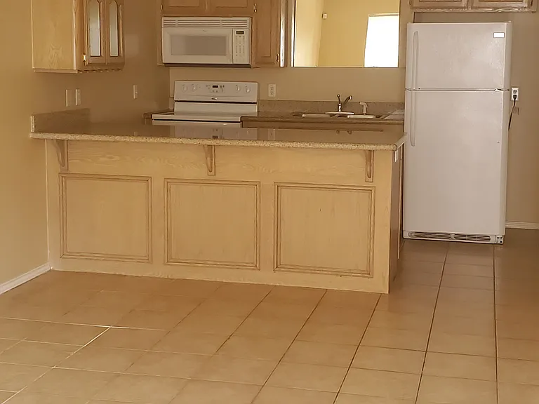 2503 Salvatierra Ave #13 — Photo 2