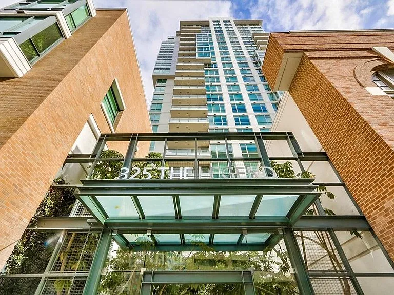 325 7th Ave #517 — Photo 4