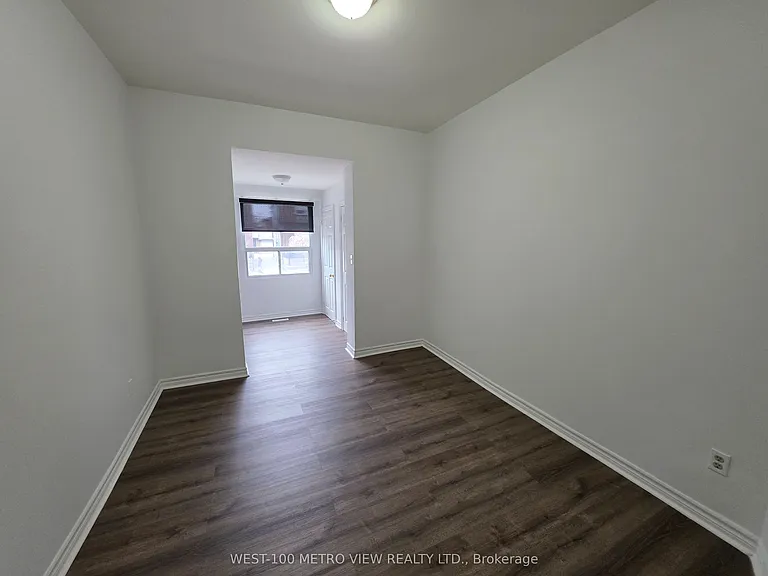 1075 Dufferin St — Photo 6