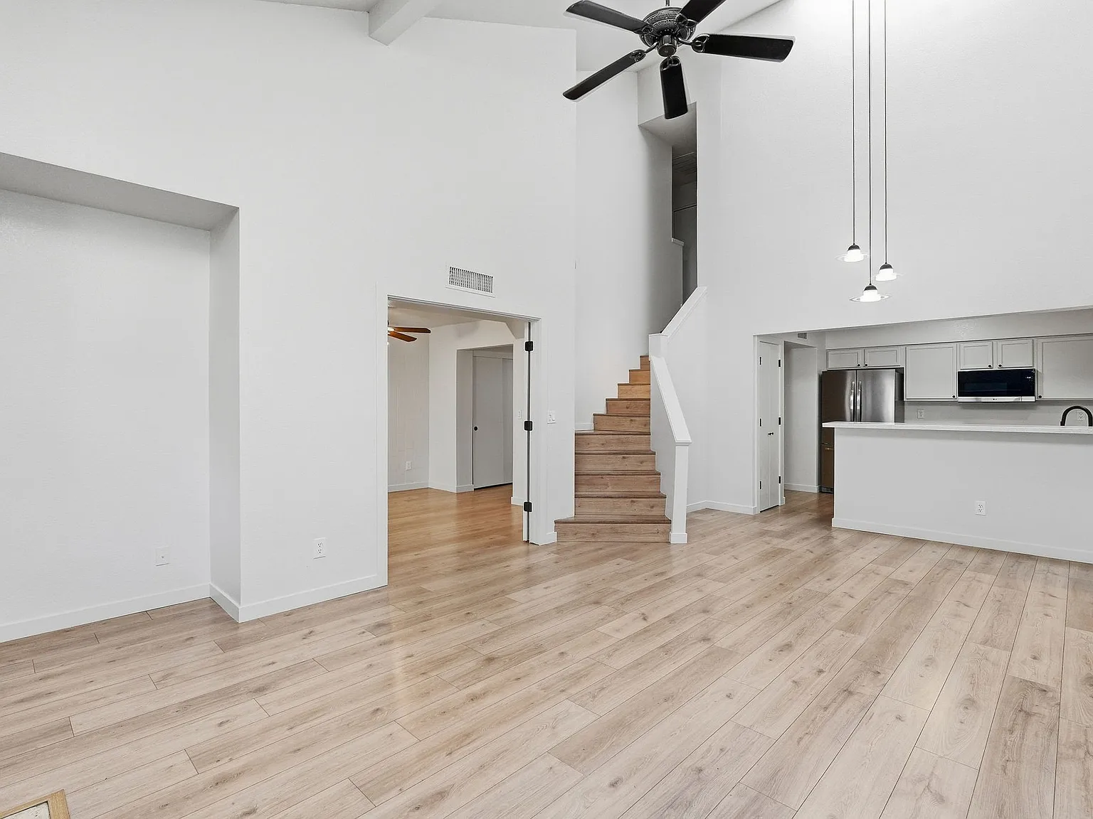 3 bed, 1254 sqft, $1,999 — Photo 2