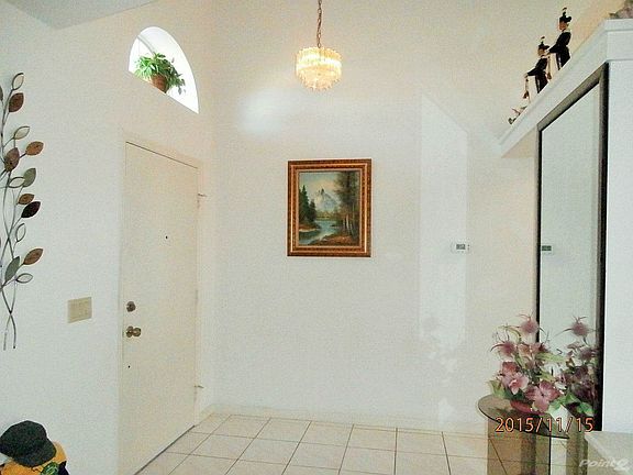 Tiled Foyer/Entryway