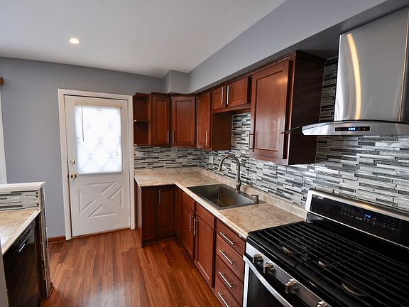 4th image of 1226 N Boxwood Dr #B