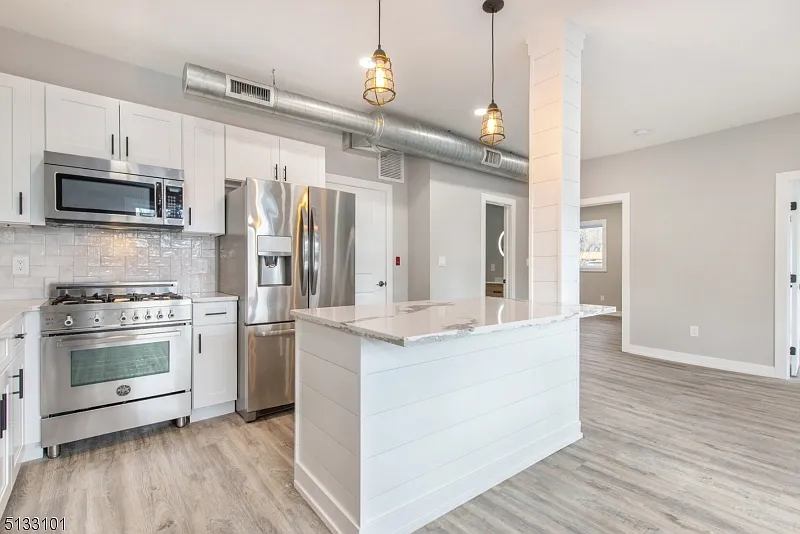 2 bed, 1.0 bath, $2,450 — Photo 4