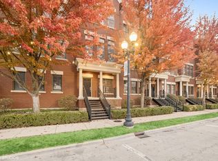 173 S Grove Ave, Elgin, IL 60120