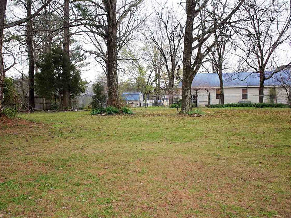 2nd image of 1548 Campbell St