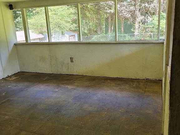 2nd image of 1820 Ridge Rd