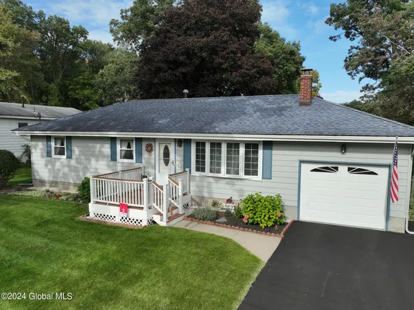 5 Dauphin Drive, Colonie, NY 12205