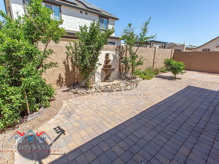7311 N 90th Ave — Photo 47