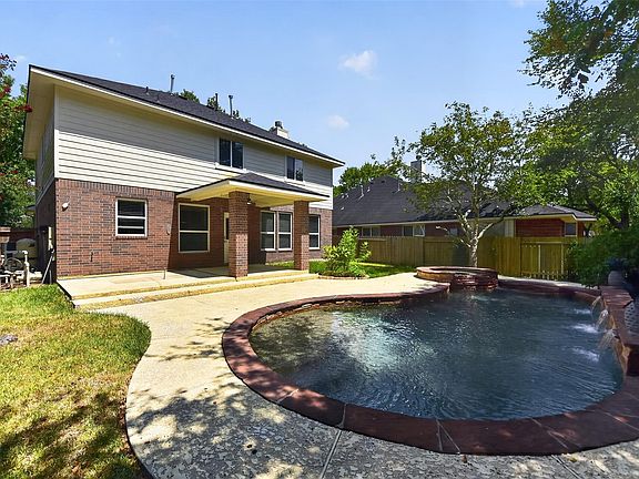 4th image of 102 N Queenscliff Cir