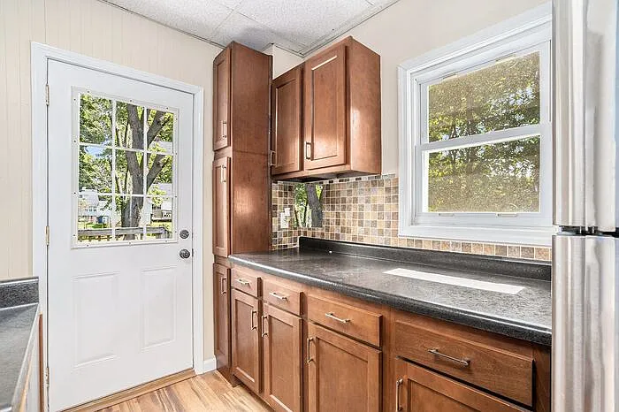 2 bed, 1.0 bath, 830 sqft, $1,399 — Photo 3