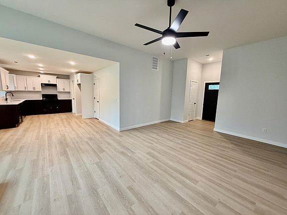 4th image of 606 E Walnut Street
