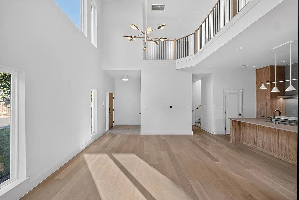 3 bed, 2234 sqft, $3,800 — Photo 4