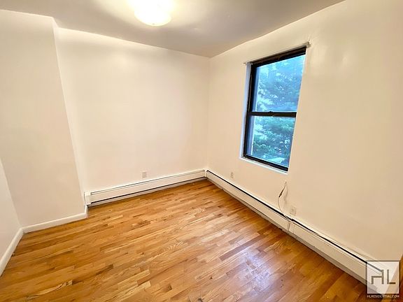 4th image of 95 Clay St #3