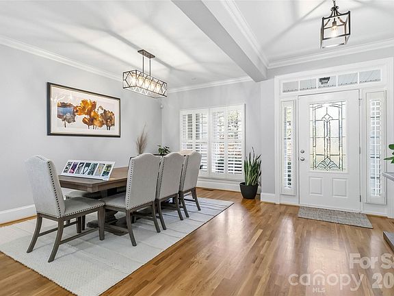 5th image of 151 Maple View Dr