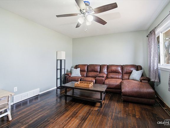3rd image of 210 E Edgelawn Dr