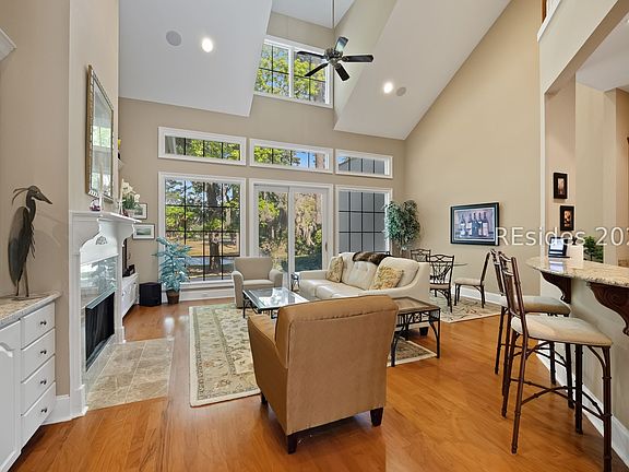 3rd image of 266 Berwick Dr