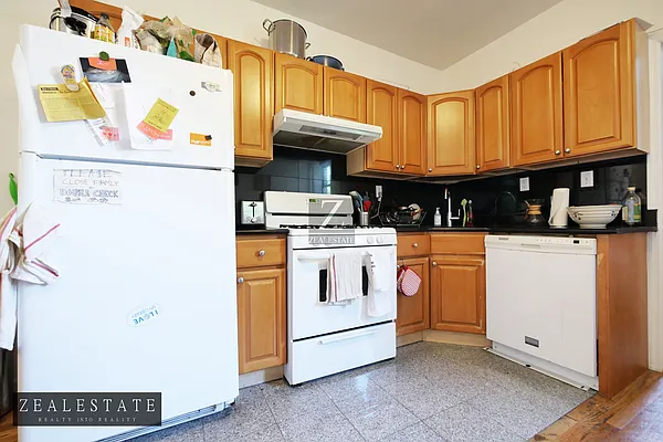 Rented by ZealEstate Group Inc | media 28