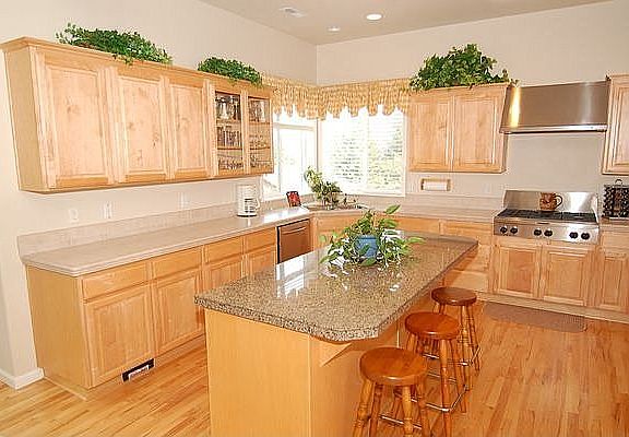 Kitchen w/all the bells & whistles