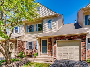 911 Perry Dr, Algonquin, IL 60102