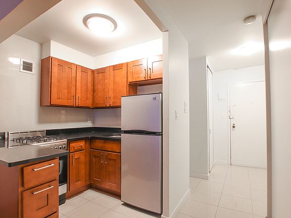 3rd image of 9 E 32nd St APT 4A