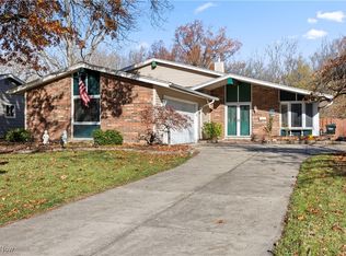 26700 Redwood Dr, Olmsted Falls, OH 44138