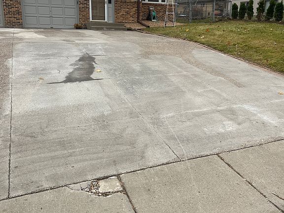 3rd image of 6238 Larch Ln N