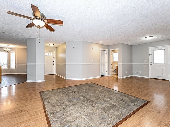 4th image of 102 Hobbs Dr