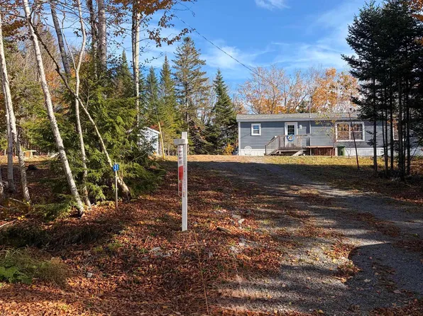31 Lakefield Dr, East Hants, NS B0N 1Z0