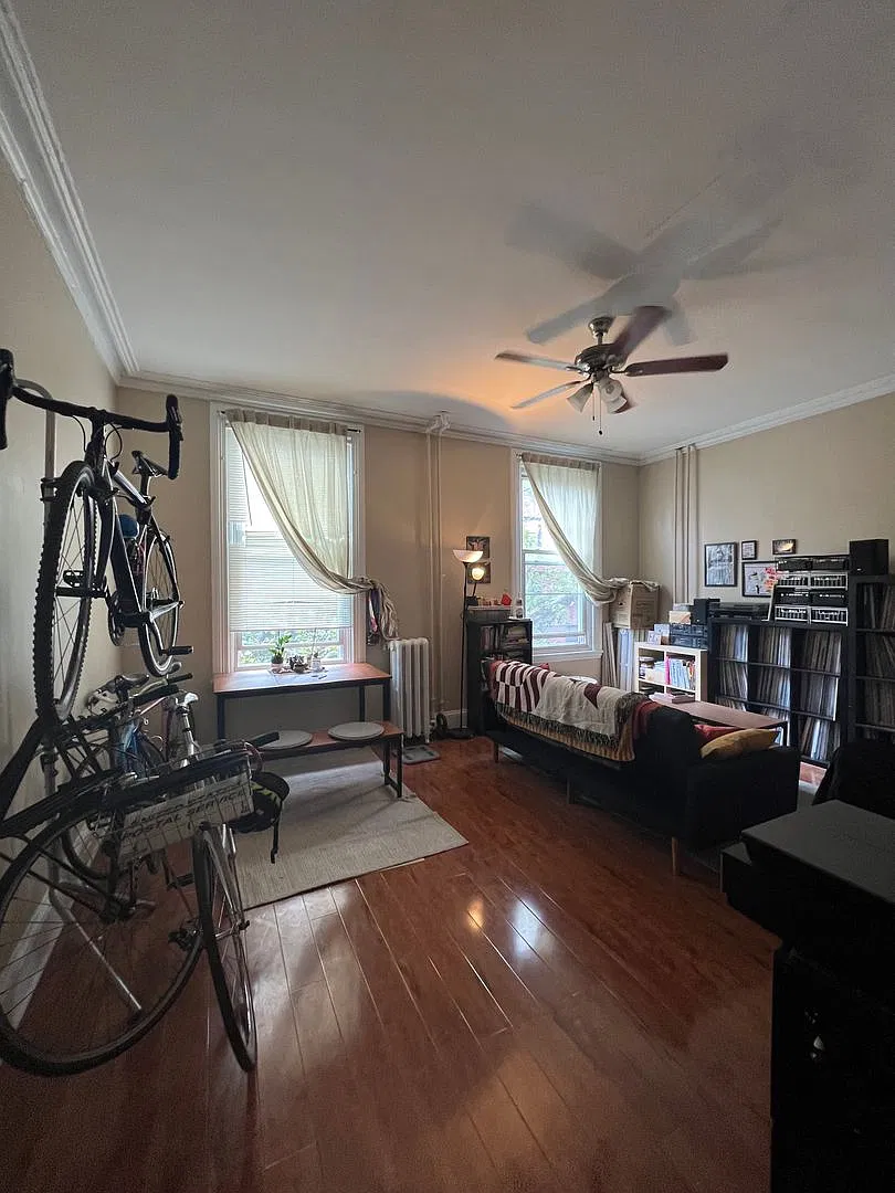 2211-13-15 Spruce Street — Photo 3