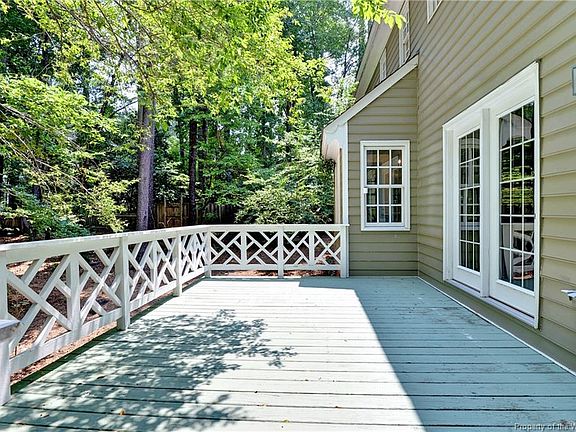 5th image of 129 Yorkshire Dr