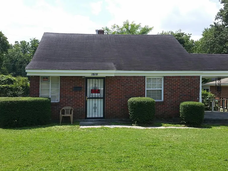1819 Edmondson Ave — Photo 1