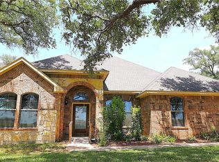 590 Scenic Loop Dr, Goliad, TX 77963