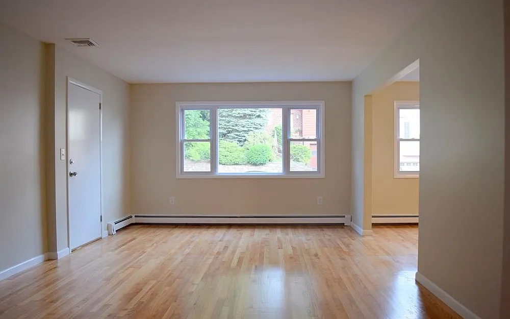 Building Photo - 533 Roff Ave #1