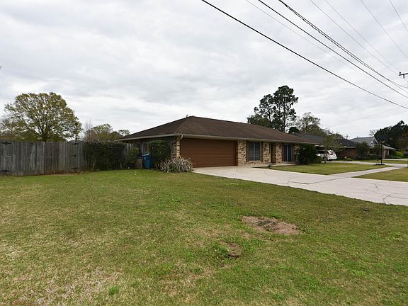 3rd image of 201 Gordon Crockett Dr