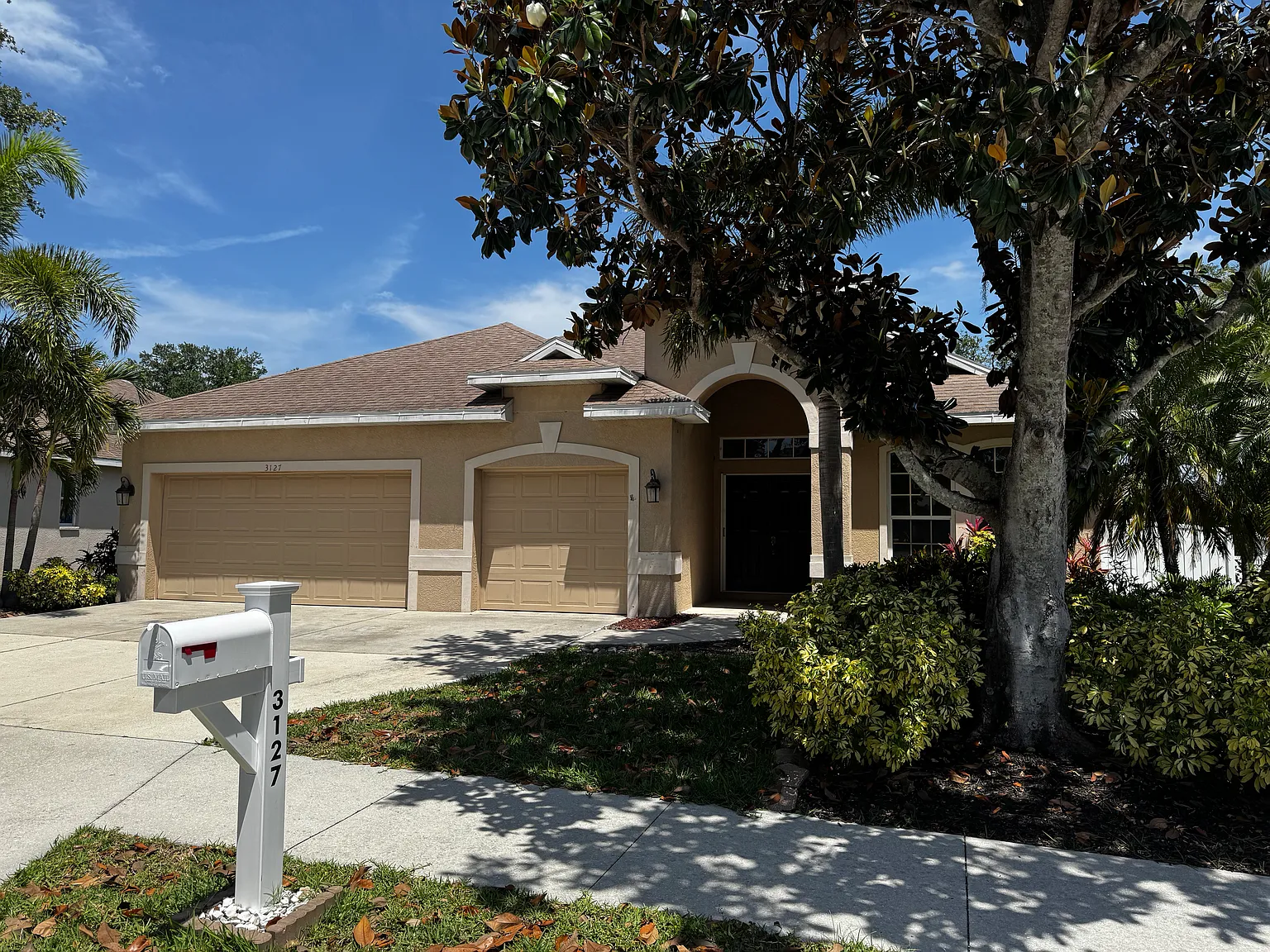 4 bed, 2242 sqft, $2,950 — Photo 2